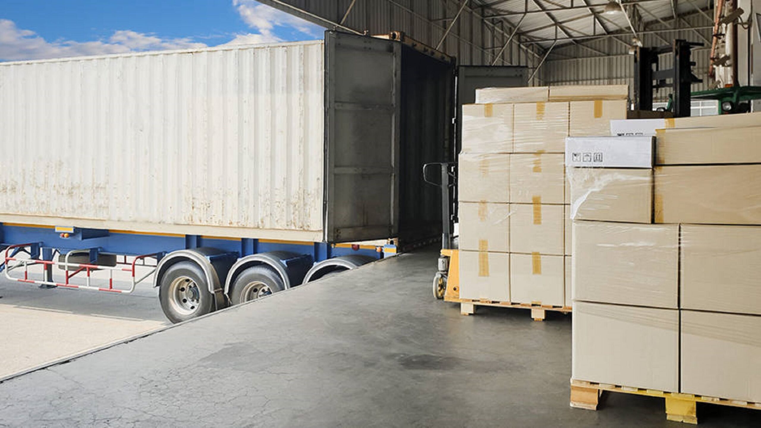 Sewa Truk Box di Mata Expedisi